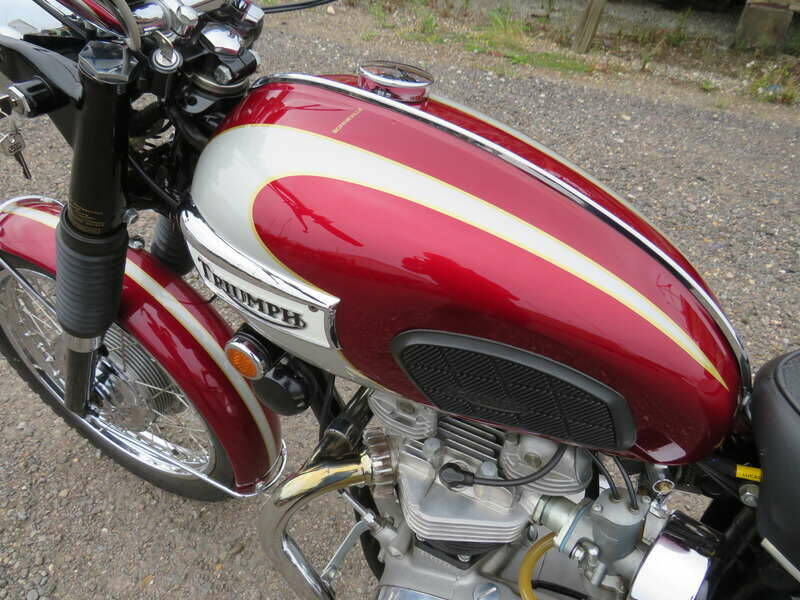 Image 32/50 de Triumph DUMMY (1970)