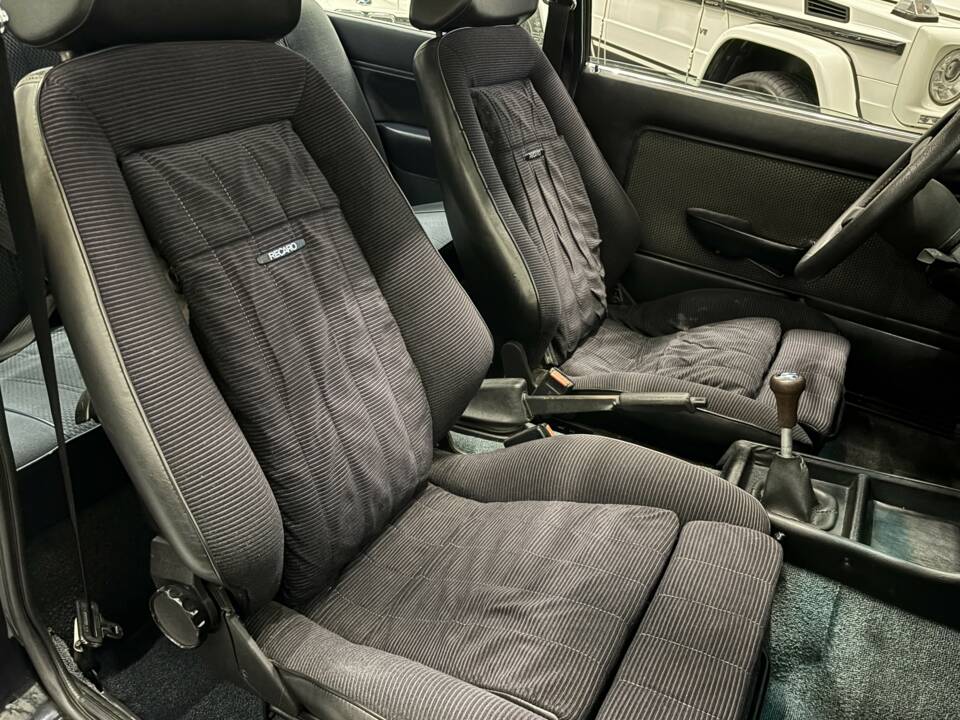 Image 11/28 of BMW 323i (1982)