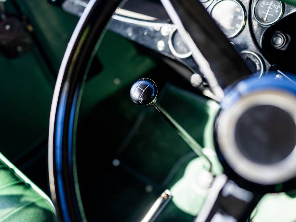 Image 9/50 of Morris Eight (1937)