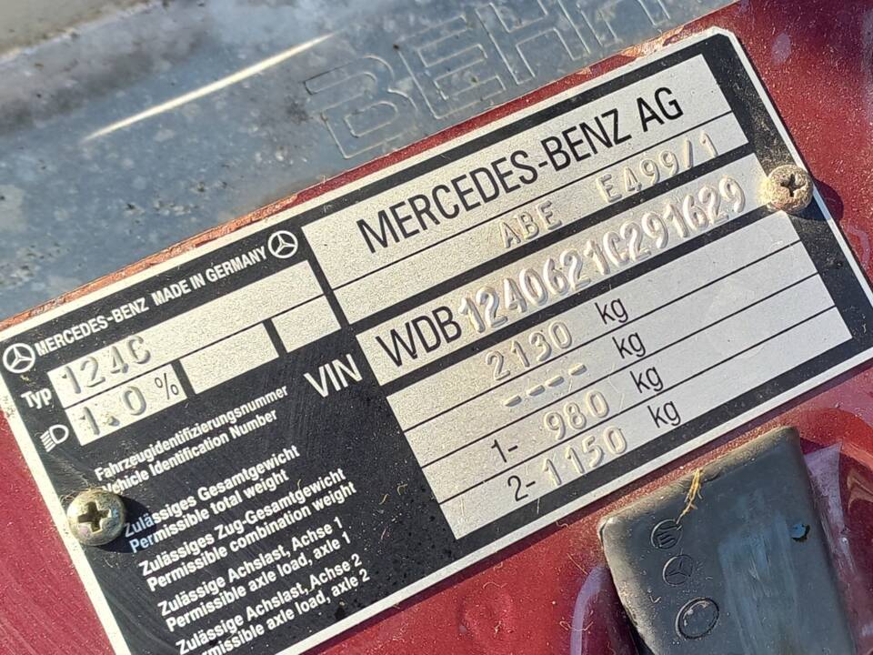 Immagine 8/10 di Mercedes-Benz E 220 &quot;Final Edition&quot; (1997)