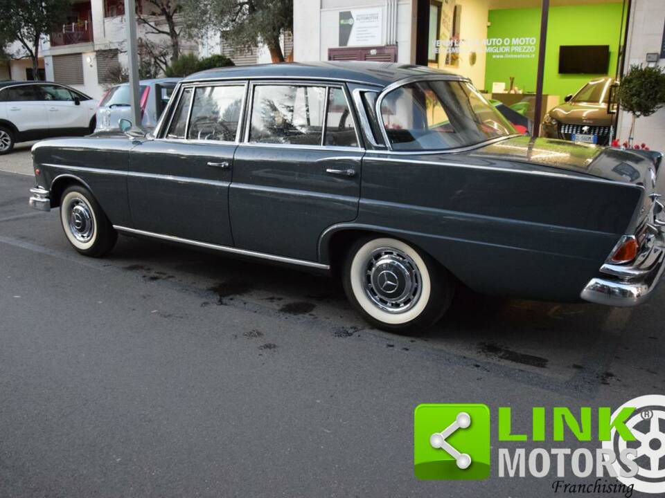 Imagen 5/10 de Mercedes-Benz 220 SE b (1960)