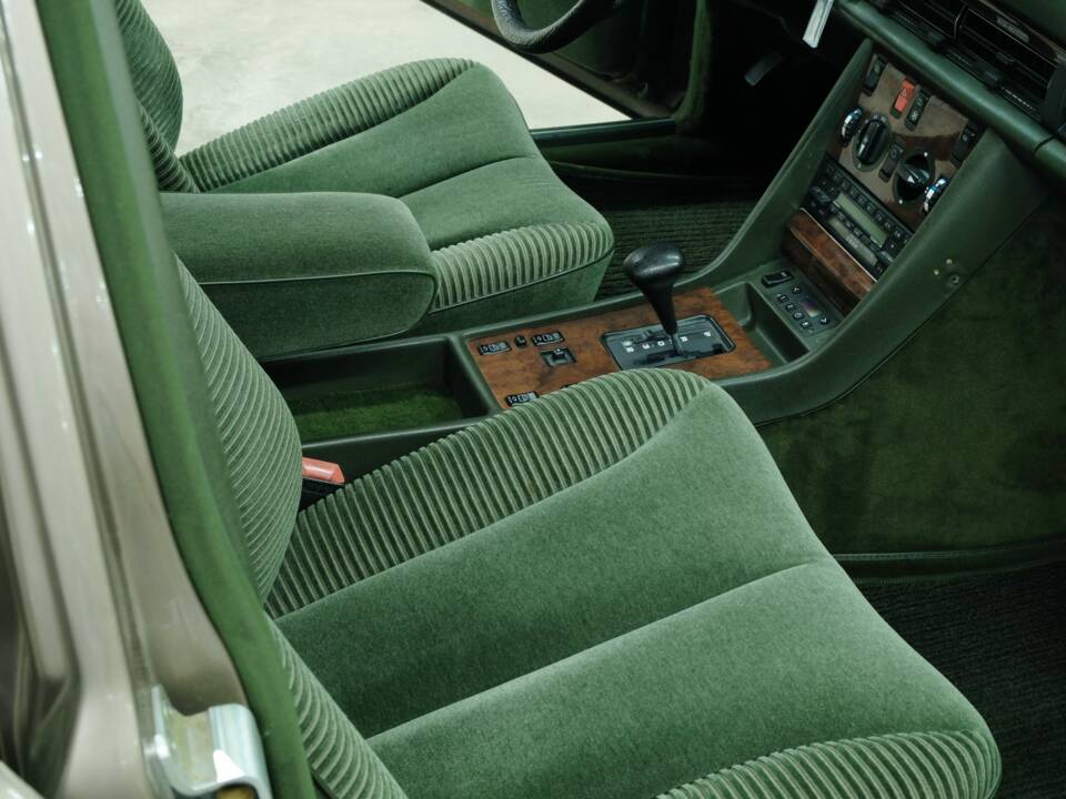 Bild 29/50 von Mercedes-Benz 300 SEL (1986)