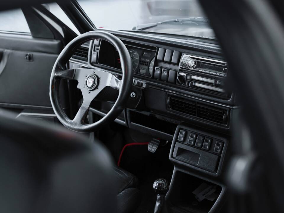Image 23/39 of Volkswagen Golf Mk II GTi 16V 1.8 (1991)