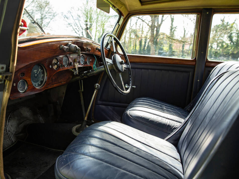 Image 15/44 of Alvis 4.3 Liter Saloon (1938)