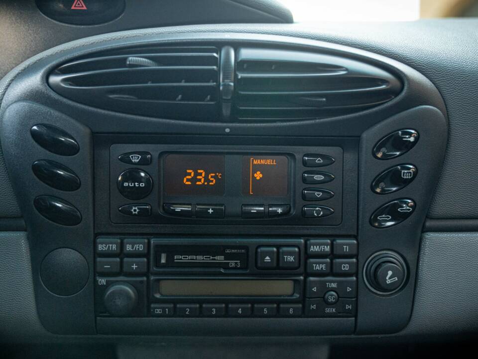 Image 46/50 of Porsche Boxster (1997)