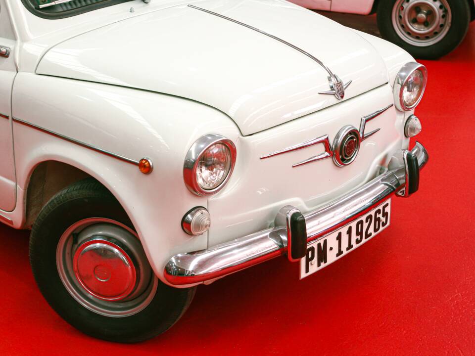 Image 2/32 of SEAT 600 D (1968)