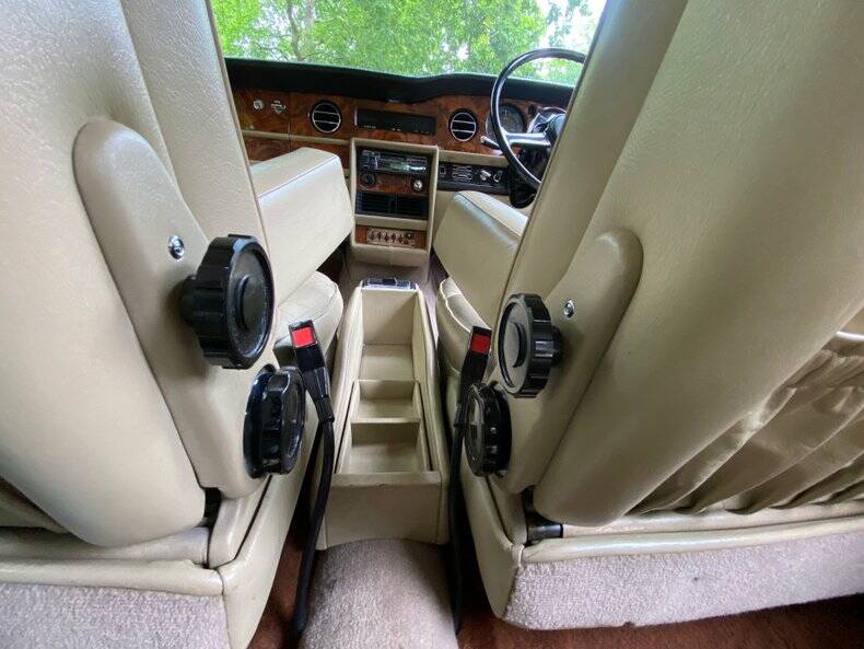 Image 41/50 of Bentley Corniche (1980)