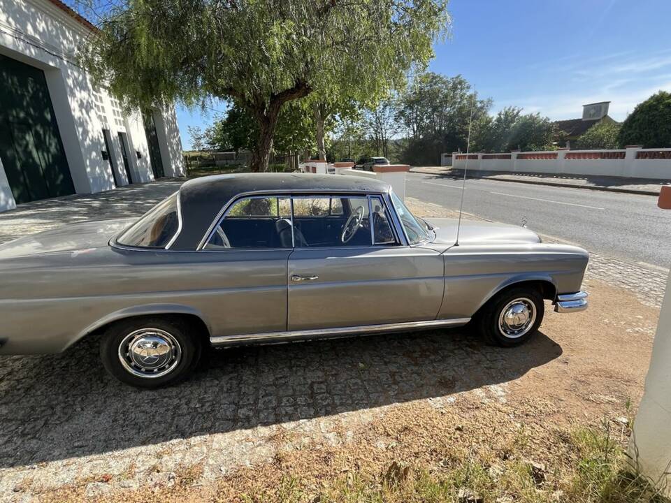 Afbeelding 3/8 van Mercedes-Benz 220 SE b (1961)