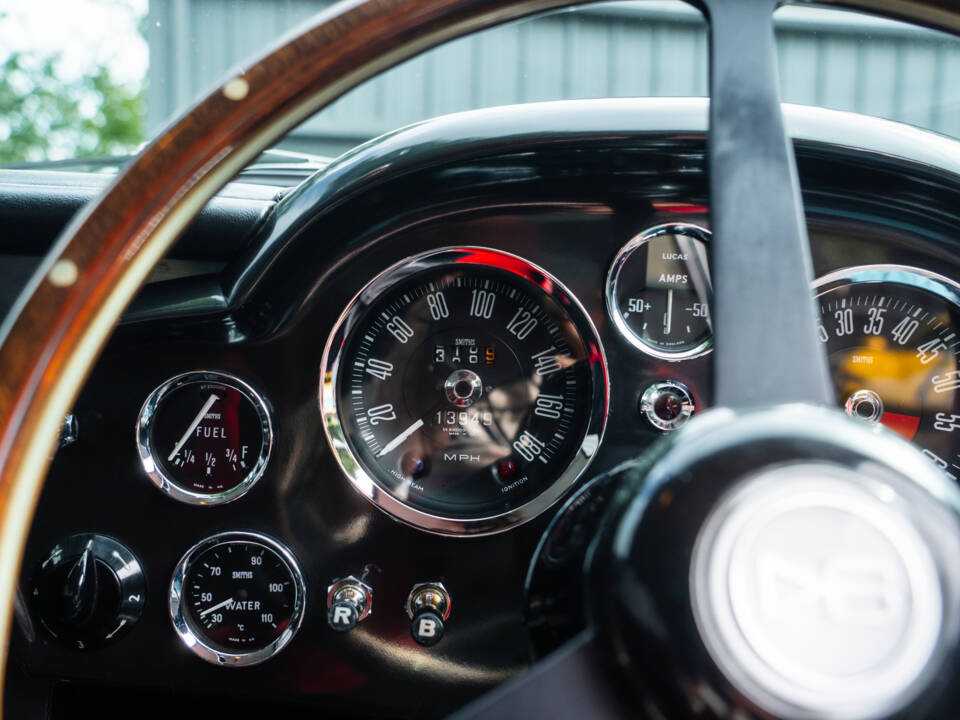 Imagen 27/49 de Aston Martin DB 6 Mk II (1970)