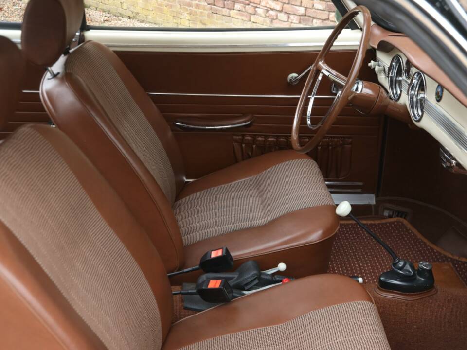 Image 18/50 of Volkswagen Karmann Ghia 1300 (1966)