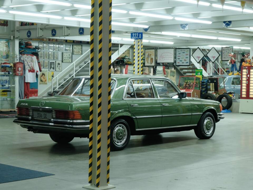 Image 11/50 de Mercedes-Benz 350 SE (1975)