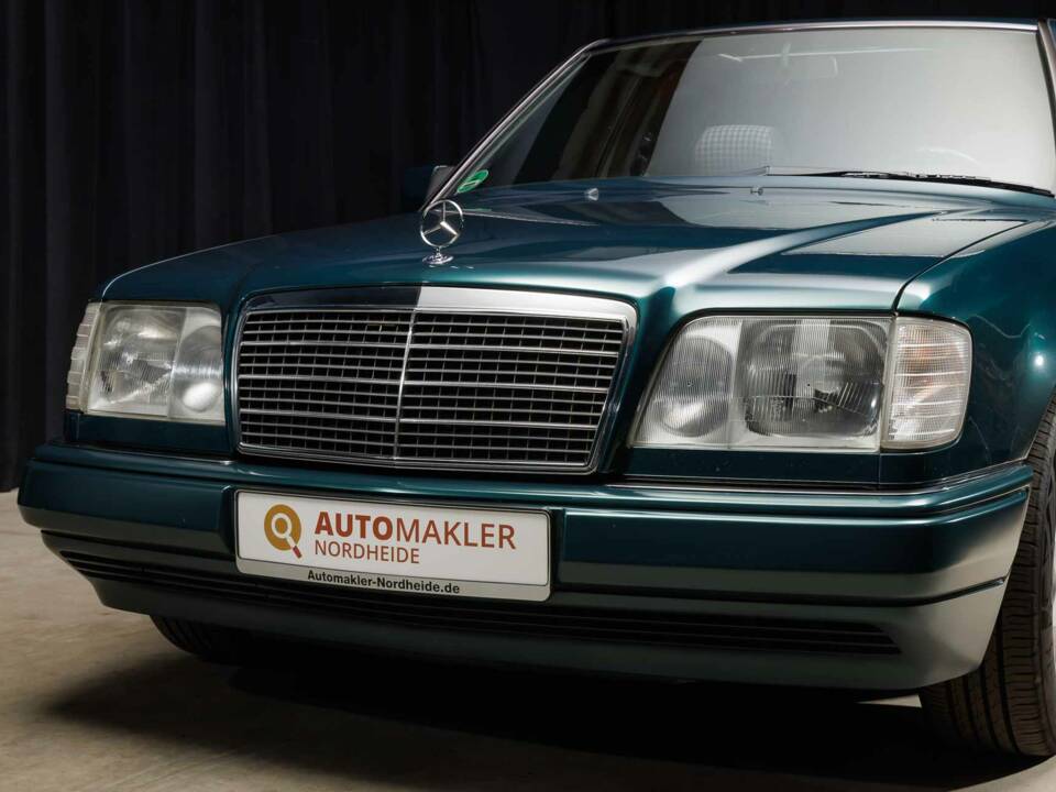 Bild 2/40 von Mercedes-Benz E 220 (1995)