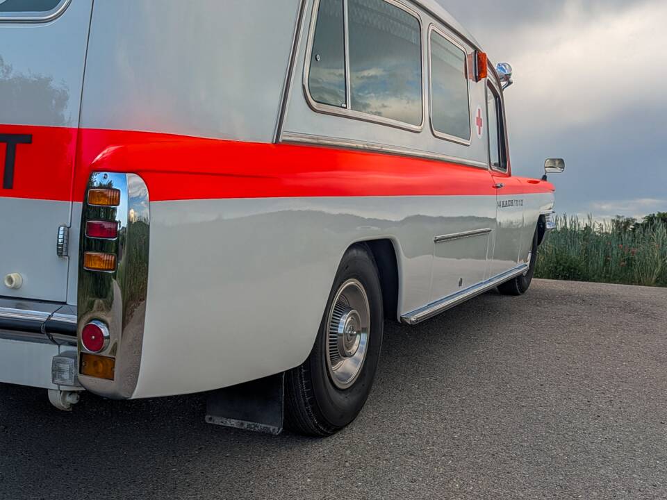 Image 3/51 of Cadillac Ambulance Carrosserie Köng (1964)
