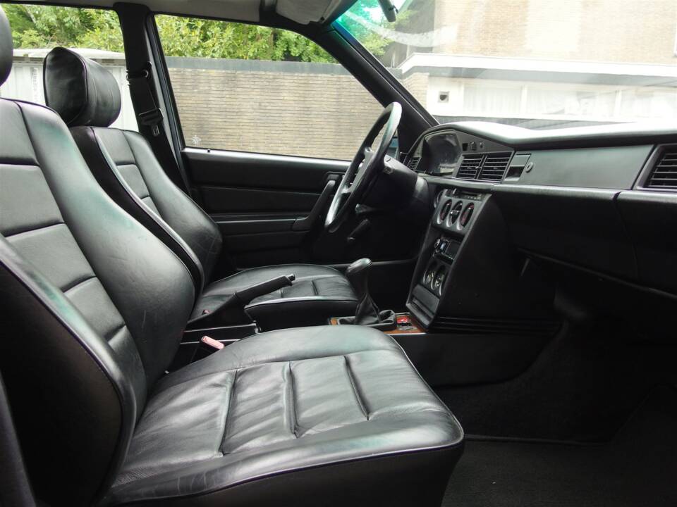 Immagine 44/98 di Mercedes-Benz 190 E 2.3-16 (1985)