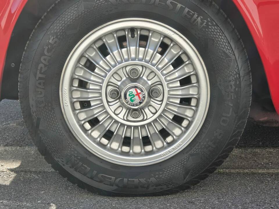 Image 7/50 of Alfa Romeo 2000 Berlina (1973)
