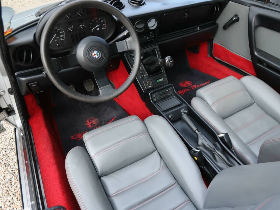 Image 31/50 de Alfa Romeo 2.0 Spider QV (1988)