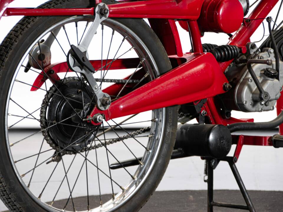 Immagine 34/50 di Moto Guzzi Motoleggera 65 (1951)