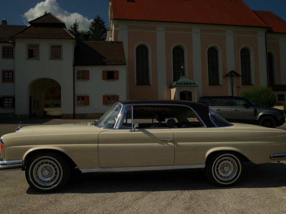 Image 20/73 de Mercedes-Benz 280 SE (1969)