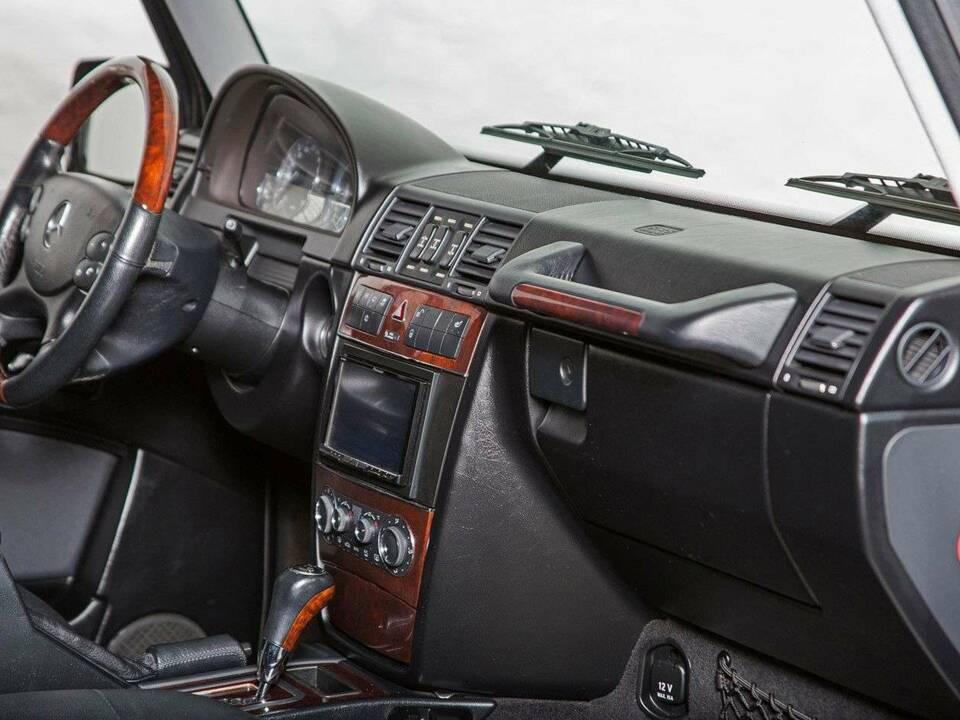 Image 17/19 de Mercedes-Benz G 500 (LWB) (2012)