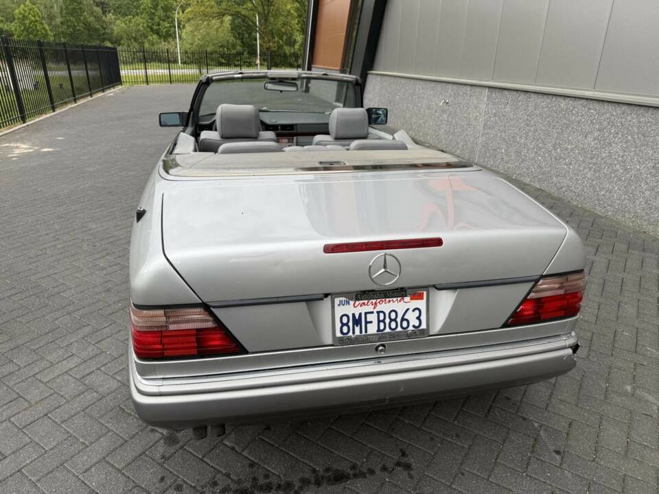 Bild 10/50 von Mercedes-Benz E 320 (1995)