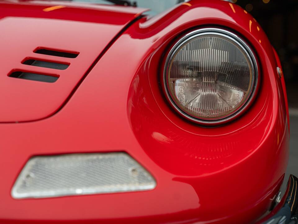 Image 14/46 de Ferrari Dino 246 GT (1971)