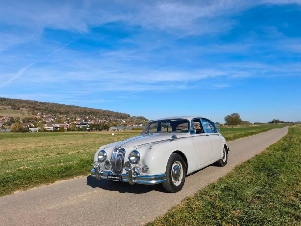 Image 1/27 of Jaguar Mk II 2.4 (1967)