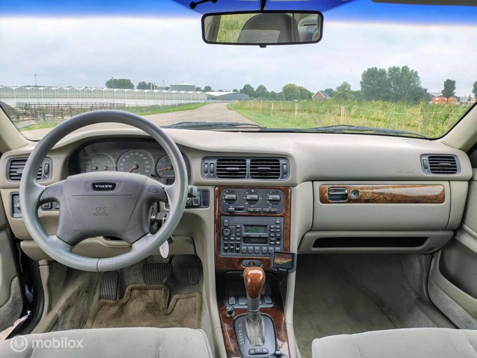 Image 15/33 of Volvo S 70 2.5 T (1997)