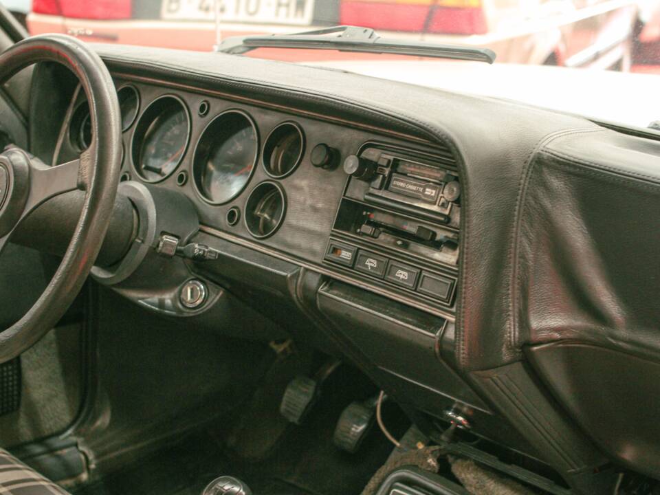 Image 31/34 of Ford Capri 2,8i (1981)