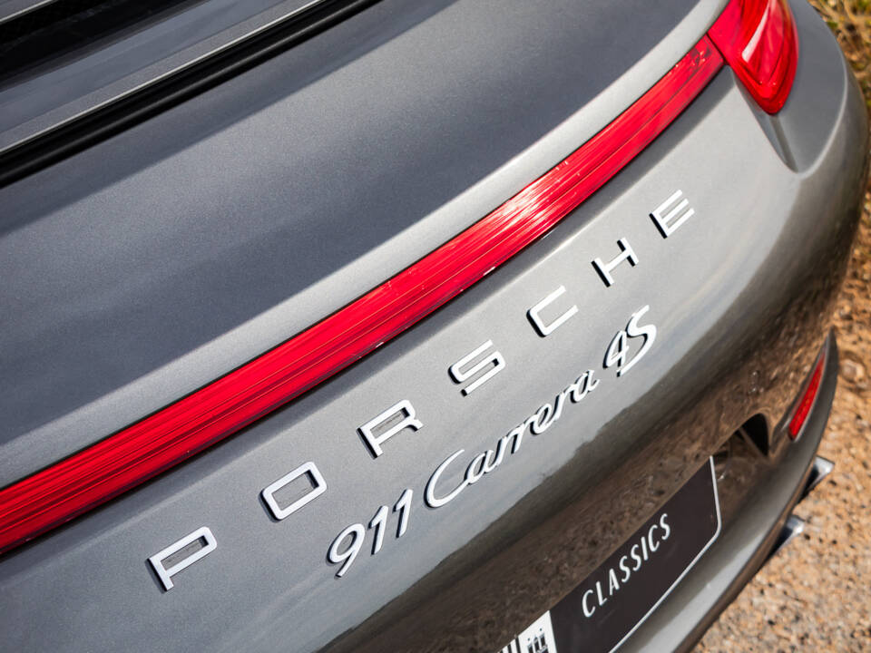 Image 39/50 of Porsche 911 Carrera 4S (2013)