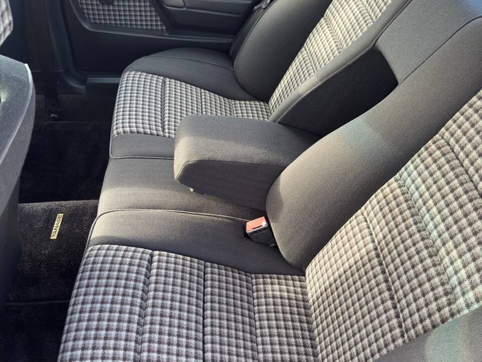 Immagine 21/39 di Mercedes-Benz 190 E 2.6 (1990)