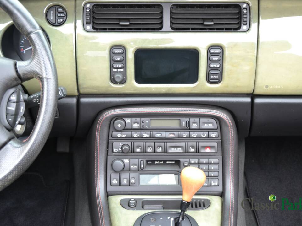 Image 45/50 of Jaguar XKR &quot;Silverstone&quot; (2000)