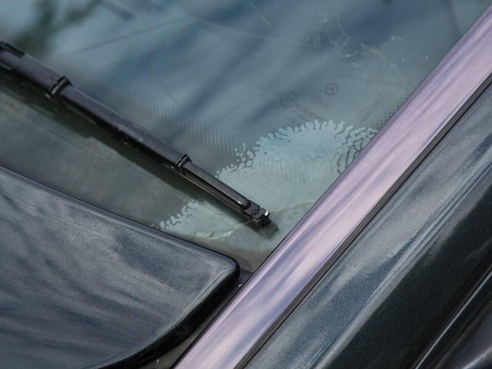 Image 59/63 of Mercedes-Benz 220 E (1993)