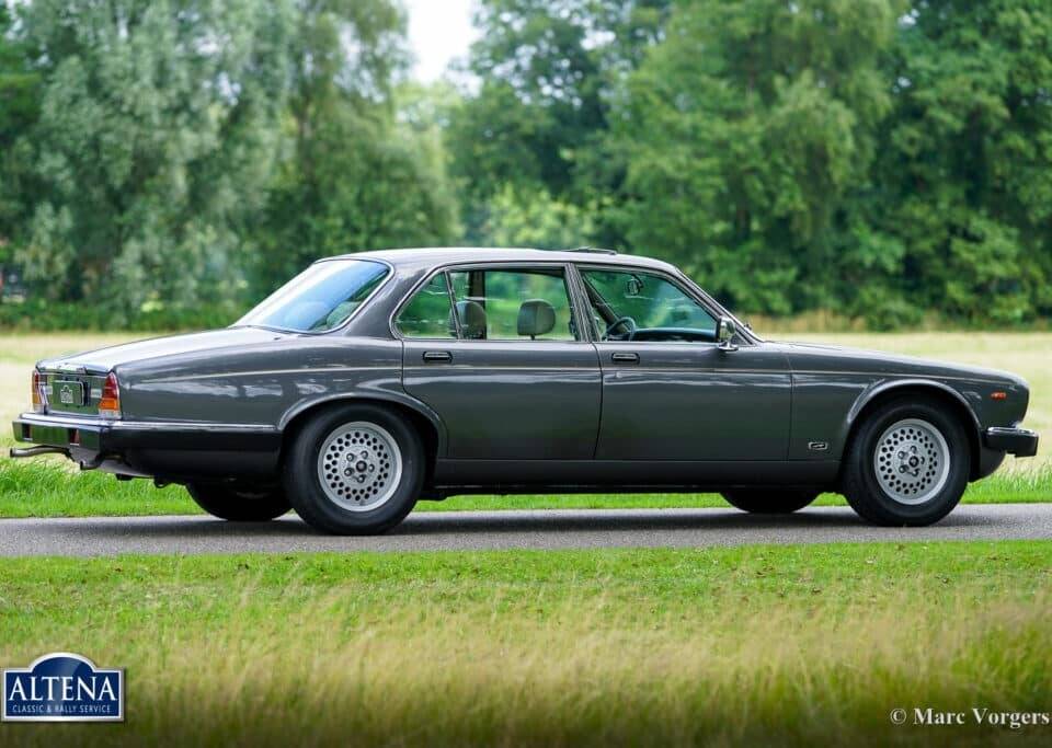 Image 14/57 de Jaguar XJ 12 (1986)