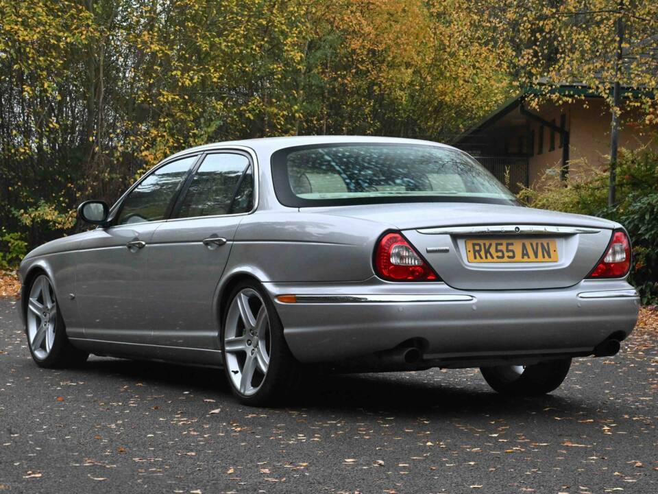 Image 3/50 of Jaguar XJ 8 4.2 (2006)
