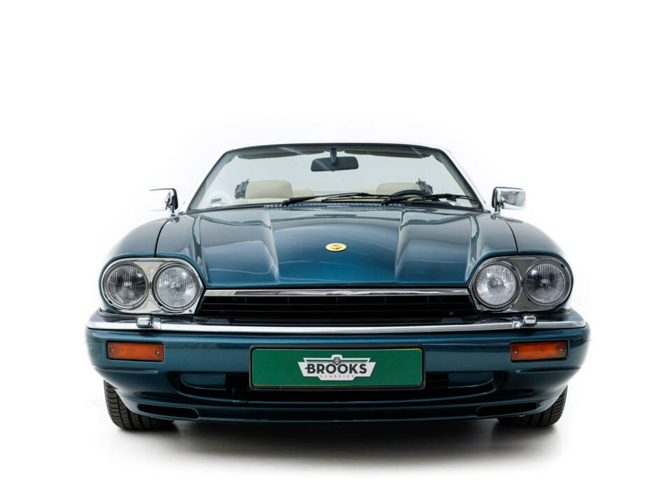 Image 3/36 of Jaguar XJS 6.0 (1994)