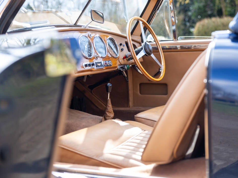 Image 11/50 of Aston Martin DB 2&#x2F;4 Mk I Vantage Convertible (1953)