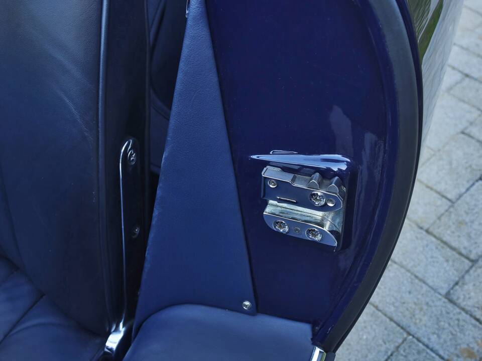 Image 43/80 de Jaguar Type E 4.2 (1966)