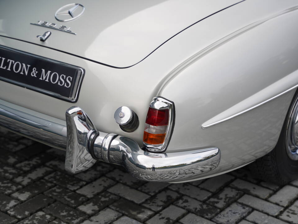 Image 34/50 of Mercedes-Benz 190 SL (1960)