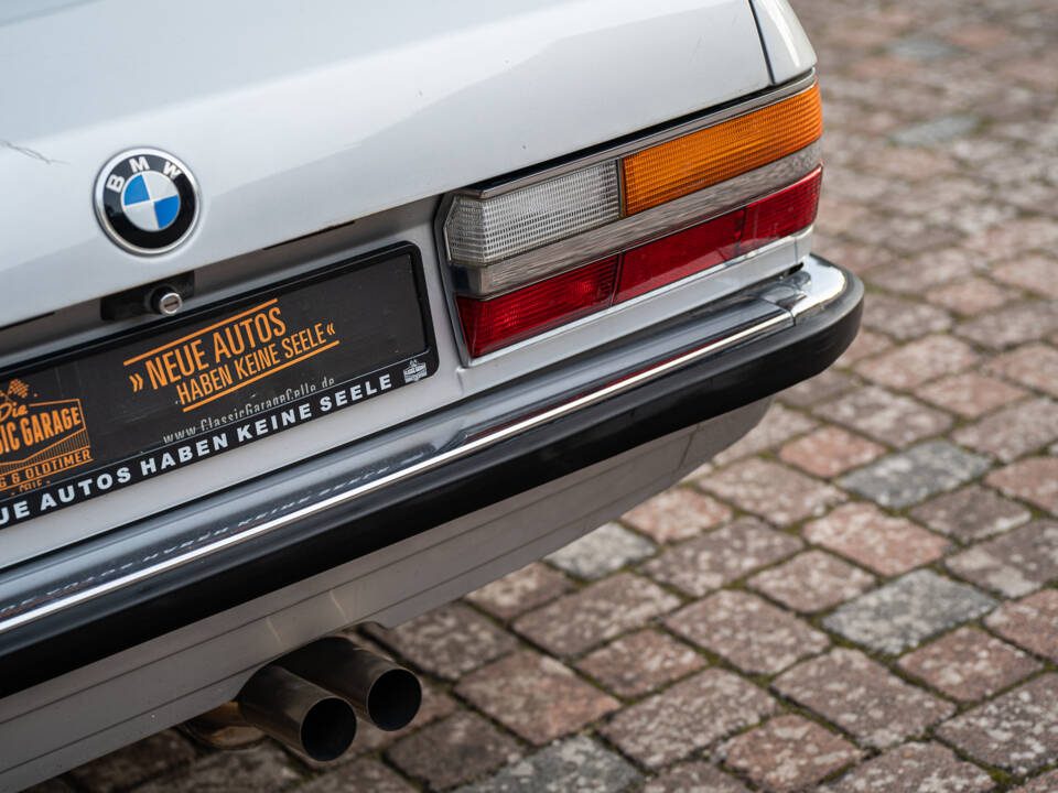 Bild 16/43 von BMW 525i (1986)