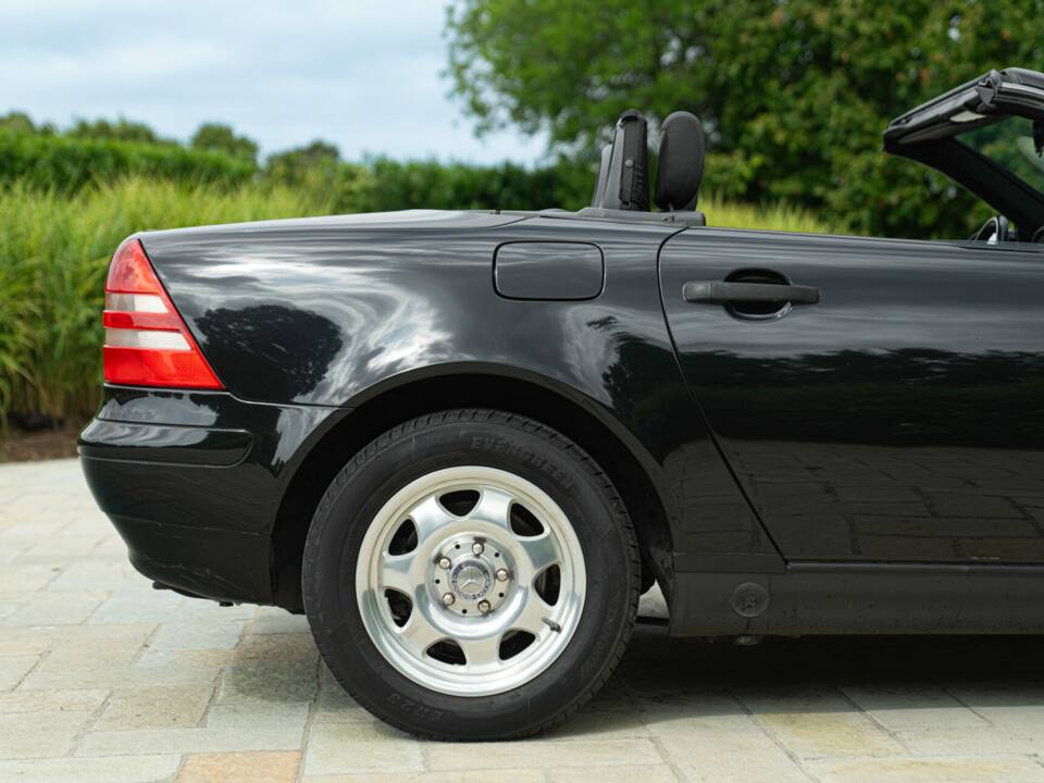 Afbeelding 25/50 van Mercedes-Benz SLK 200 (1998)