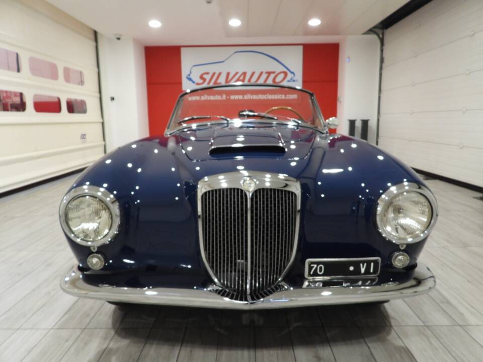 Image 2/15 of Lancia Aurelia B24 Convertible (1958)