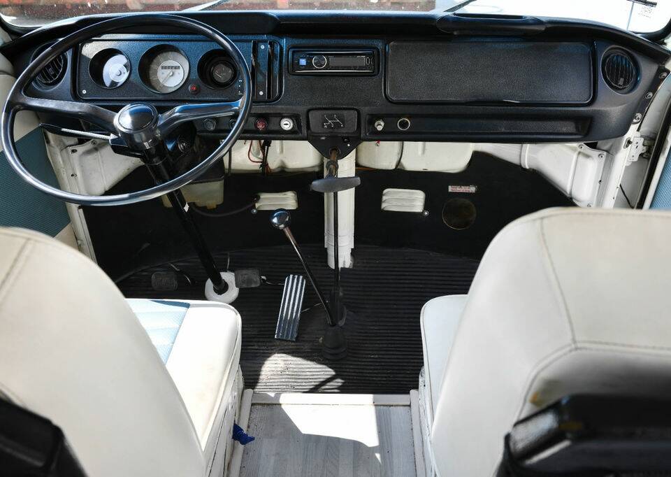 Immagine 2/8 di Volkswagen T2a Westfalia (1970)