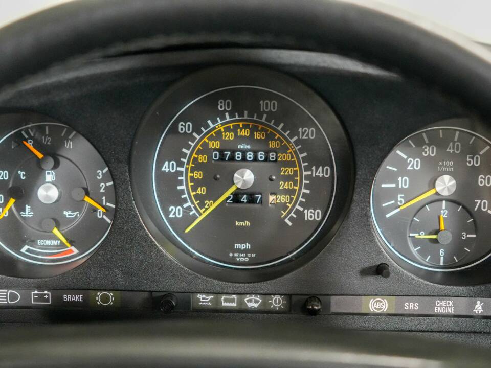 Afbeelding 17/24 van Mercedes-Benz 560 SL (1988)