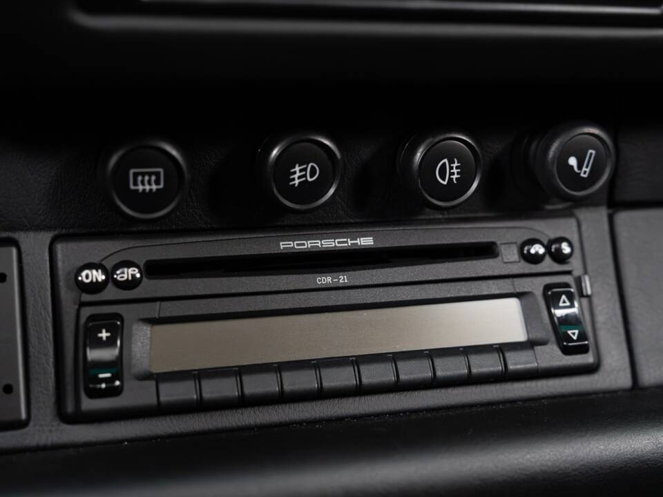 Image 28/32 de Porsche 911 Carrera 4S (1998)