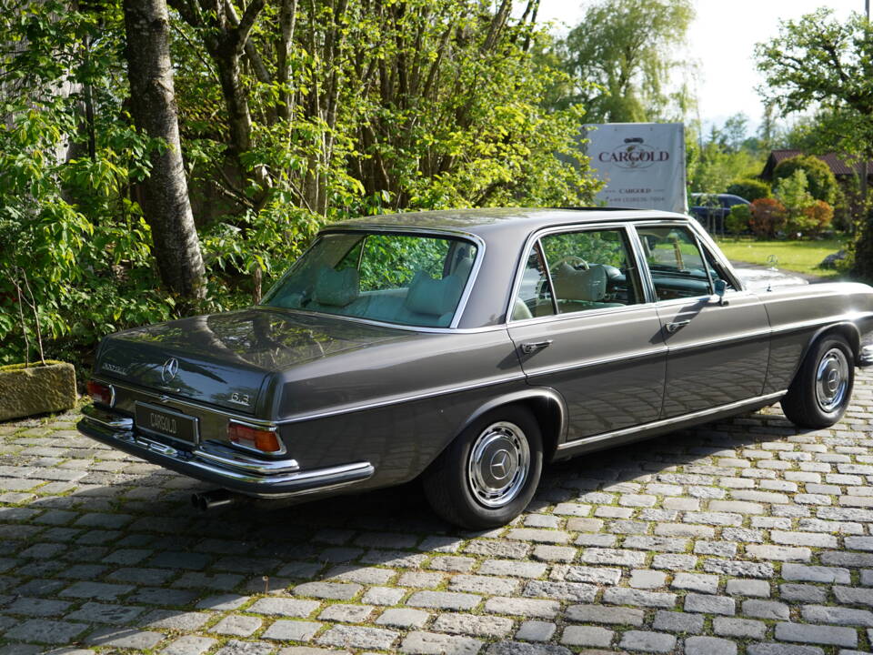 Image 21/38 of Mercedes-Benz 300 SEL 6.3 (1970)