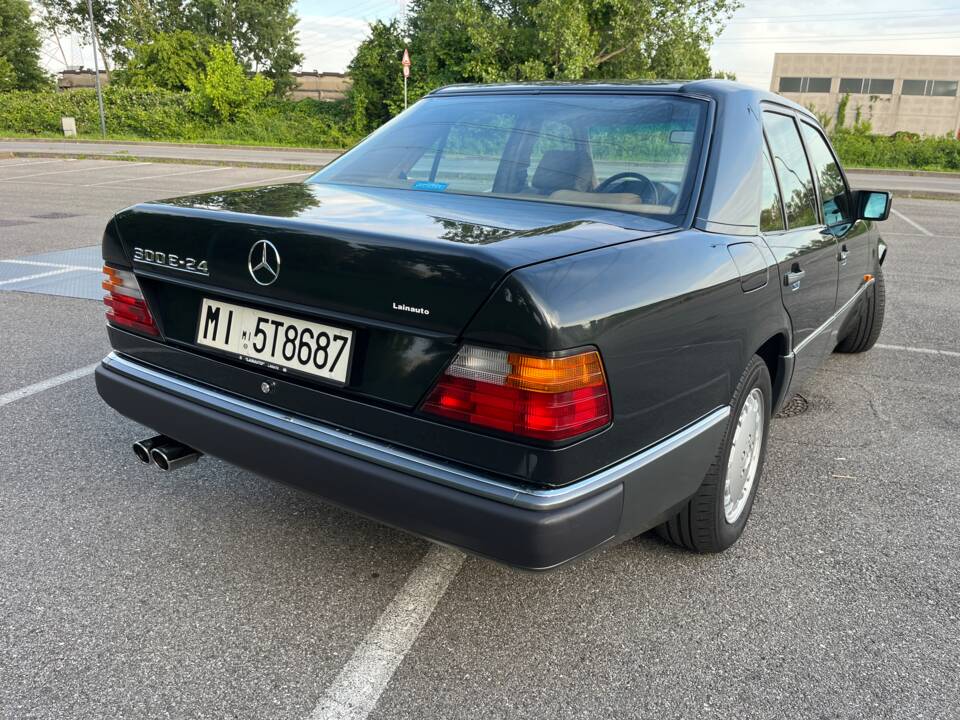 Bild 4/25 von Mercedes-Benz 300 E-24 (1991)