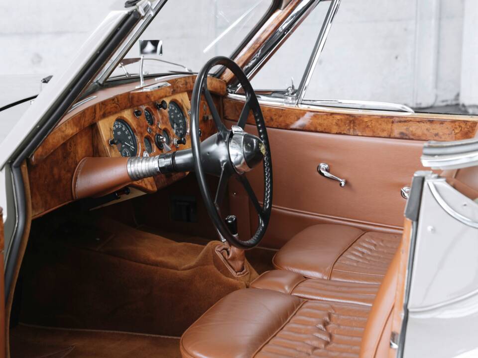 Bild 24/50 von Jaguar XK 120 DHC (1953)