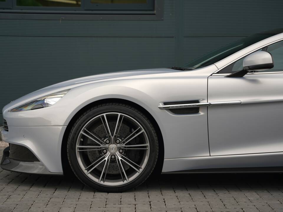Image 9/50 of Aston Martin Vanquish (2014)