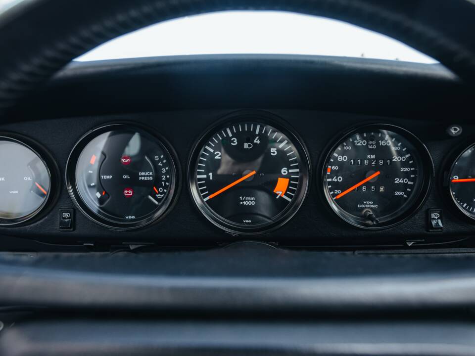 Bild 23/27 von Porsche 911 Carrera 3.2 (1989)