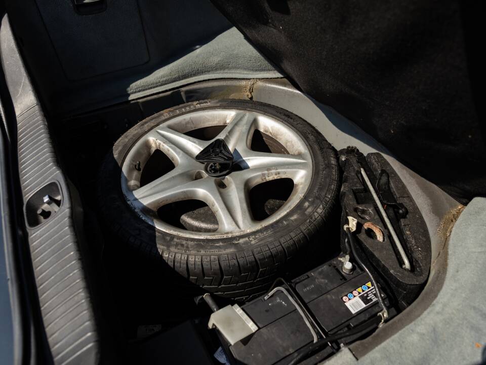 Image 36/43 of Jaguar XJR (2003)